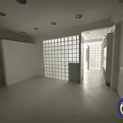 Sala com 91m², no bairro Centro em Florianópolis