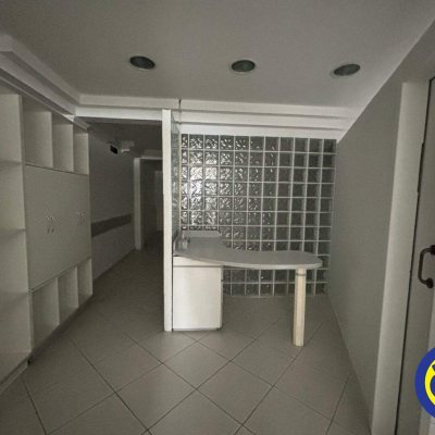 Sala com 91m², no bairro Centro em Florianópolis