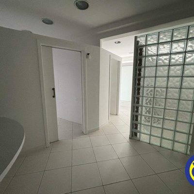 Sala com 91m², no bairro Centro em Florianópolis