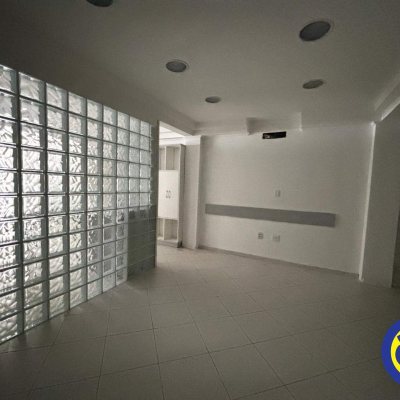 Sala com 91m², no bairro Centro em Florianópolis