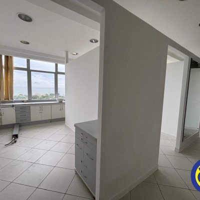Sala com 91m², no bairro Centro em Florianópolis