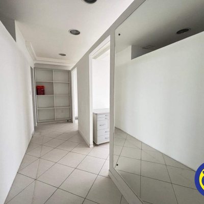 Sala com 91m², no bairro Centro em Florianópolis