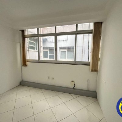 Sala com 91m², no bairro Centro em Florianópolis