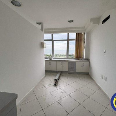Sala com 91m², no bairro Centro em Florianópolis