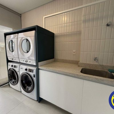 Apartamento com 75m², 1 quarto, 1 garagem, no bairro Coqueiros em Florianópolis
