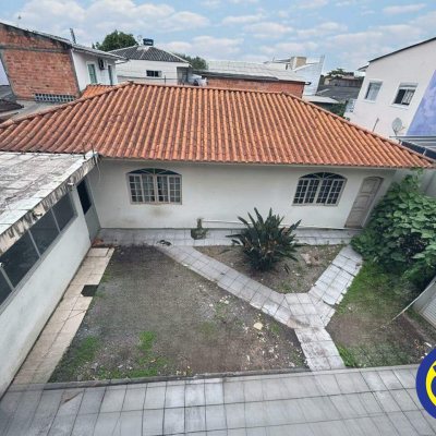 Prédio com 900m², 12 garagens, no bairro Ponte do Imaruim em Palhoça