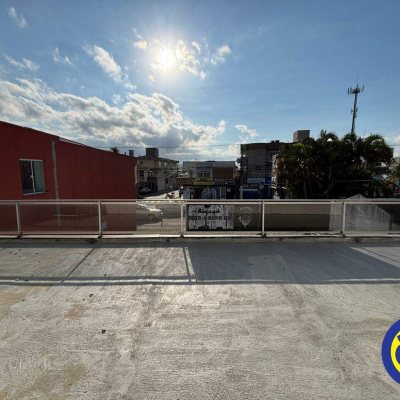 Prédio com 900m², 12 garagens, no bairro Ponte do Imaruim em Palhoça