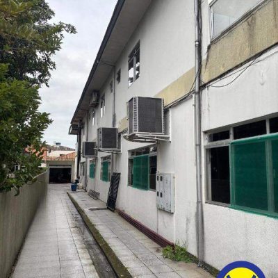 Prédio com 900m², 12 garagens, no bairro Ponte do Imaruim em Palhoça