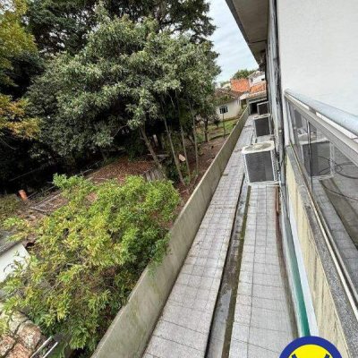 Prédio com 900m², 12 garagens, no bairro Ponte do Imaruim em Palhoça