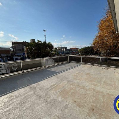 Prédio com 900m², 12 garagens, no bairro Ponte do Imaruim em Palhoça