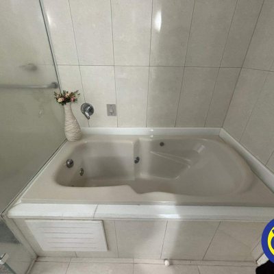 Apartamento com 219m², 3 quartos, 1 suíte, 2 garagens, no bairro Agronômica em Florianópolis