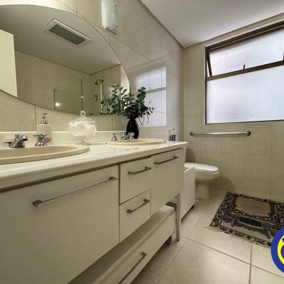 Apartamento com 219m², 3 quartos, 1 suíte, 2 garagens, no bairro Agronômica em Florianópolis