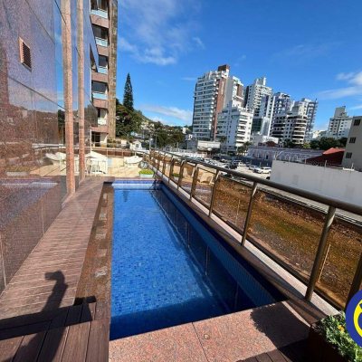 Apartamento com 219m², 3 quartos, 1 suíte, 2 garagens, no bairro Agronômica em Florianópolis