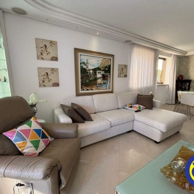 Apartamento com 219m², 3 quartos, 1 suíte, 2 garagens, no bairro Agronômica em Florianópolis