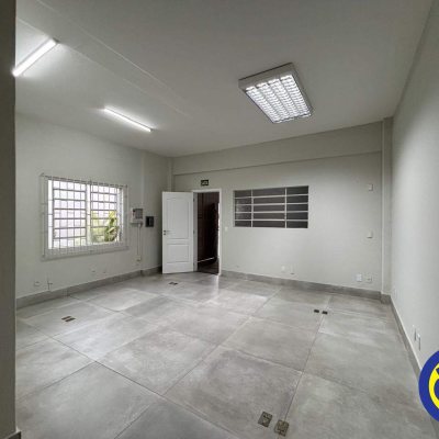 Galpão com 810m², 8 garagens, no bairro Areias em São José