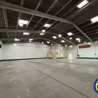 Galpão com 810m², 8 garagens, no bairro Areias em São José