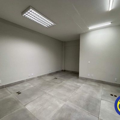 Galpão com 810m², 8 garagens, no bairro Areias em São José