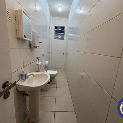 Galpão com 810m², 8 garagens, no bairro Areias em São José