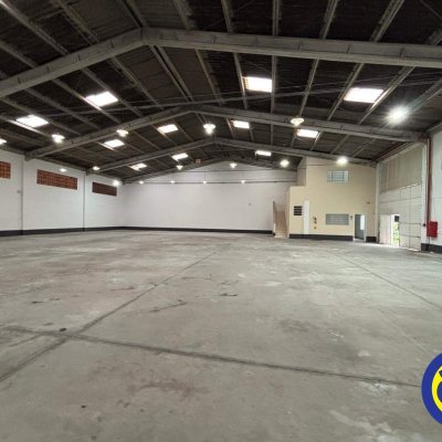 Galpão com 810m², 8 garagens, no bairro Areias em São José