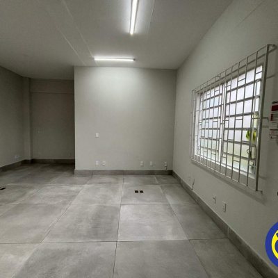 Galpão com 810m², 8 garagens, no bairro Areias em São José