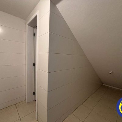 Galpão com 810m², 8 garagens, no bairro Areias em São José