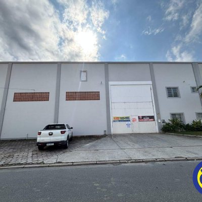 Galpão com 810m², 8 garagens, no bairro Areias em São José