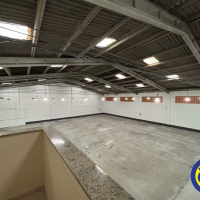 Galpão com 810m², 8 garagens, no bairro Areias em São José