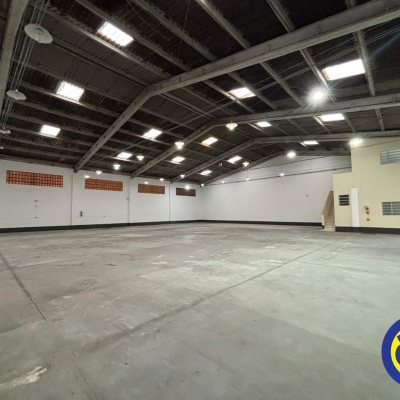 Galpão com 810m², 8 garagens, no bairro Areias em São José