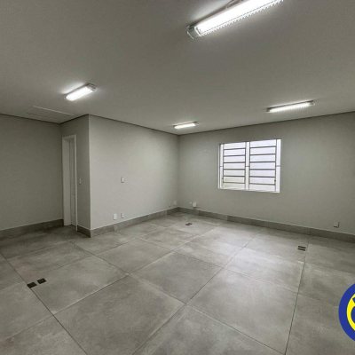 Galpão com 810m², 8 garagens, no bairro Areias em São José