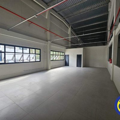 Galpão com 1600m², no bairro Alto Aririu em Palhoça