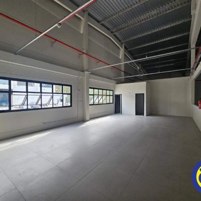 Galpão com 1600m², no bairro Alto Aririu em Palhoça