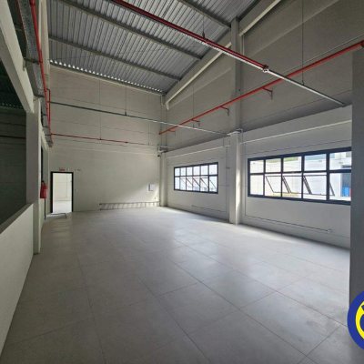 Galpão com 1600m², no bairro Alto Aririu em Palhoça