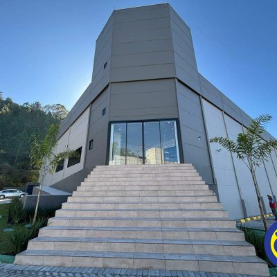 Galpão com 1600m², no bairro Alto Aririu em Palhoça