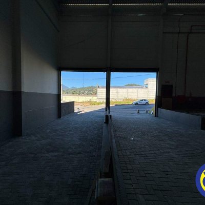 Galpão com 1600m², no bairro Alto Aririu em Palhoça