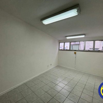 Sala com 80m², no bairro Centro em Florianópolis