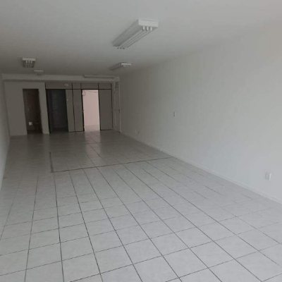 Sala com 80m², no bairro Centro em Florianópolis