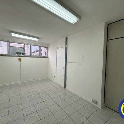 Sala com 80m², no bairro Centro em Florianópolis
