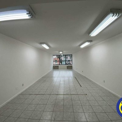 Sala com 80m², no bairro Centro em Florianópolis