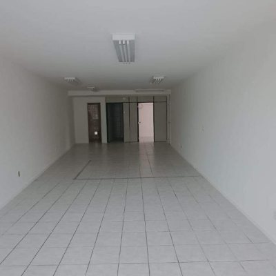 Sala com 80m², no bairro Centro em Florianópolis