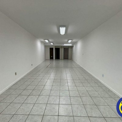 Sala com 80m², no bairro Centro em Florianópolis