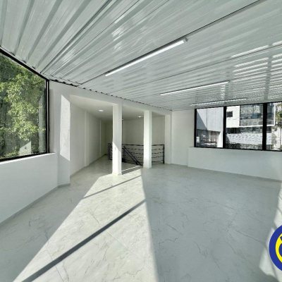 Prédio com 180m², no bairro Centro em Florianópolis