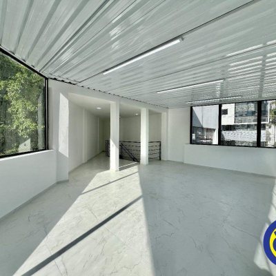 Prédio com 180m², no bairro Centro em Florianópolis