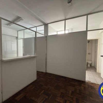 Sala com 64m², no bairro Centro em Florianópolis