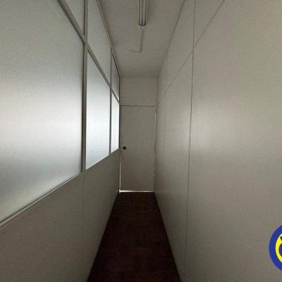 Sala com 64m², no bairro Centro em Florianópolis