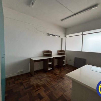 Sala com 64m², no bairro Centro em Florianópolis
