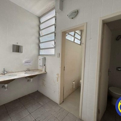 Sala com 64m², no bairro Centro em Florianópolis