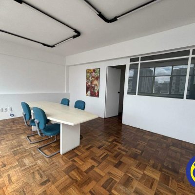Sala com 64m², no bairro Centro em Florianópolis