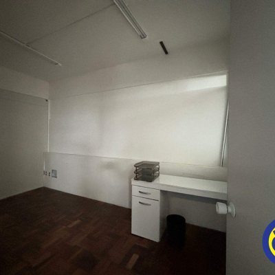 Sala com 64m², no bairro Centro em Florianópolis