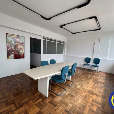 Sala com 64m², no bairro Centro em Florianópolis