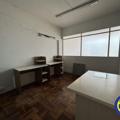 Sala com 64m², no bairro Centro em Florianópolis